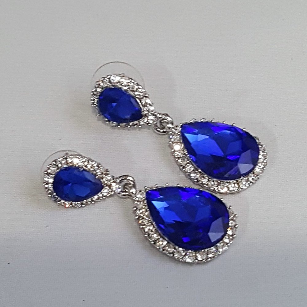 BRILLIANT BLUE AUSTRIAN CRYSTAL TEAR DROP EARRINGS - Picture 2 of 4
